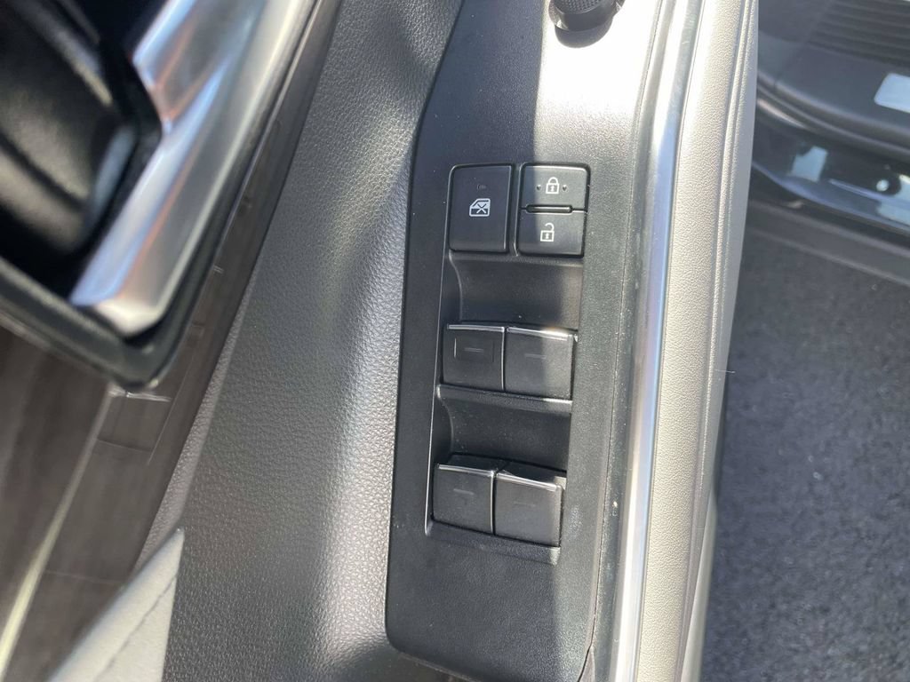 Used 2021 Toyota Highlander Limited FWD image 16