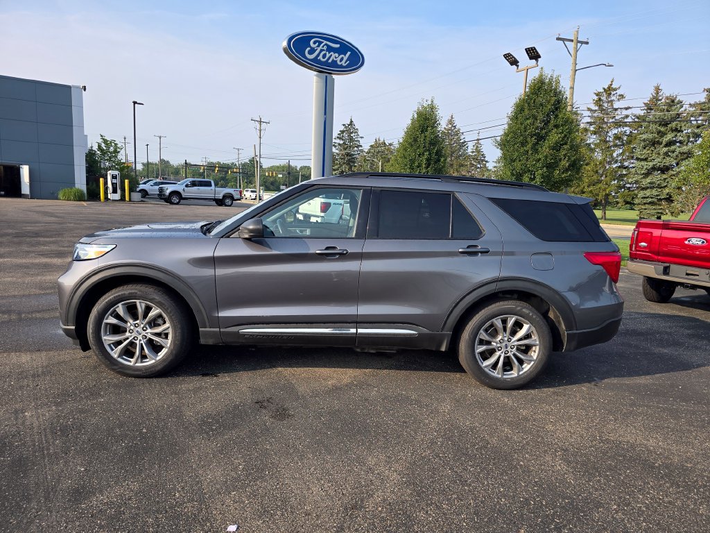 Certified 2023 Ford Explorer XLT w/ Equipment Group 202A AWD/4WD image 2