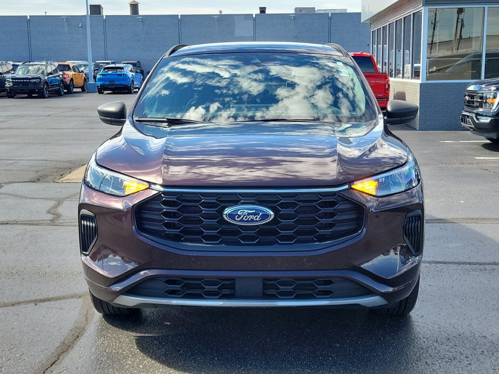 Certified 2023 Ford Escape ST-Line w/ Tech Pack #1 AWD/4WD image 2