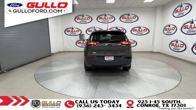 Used 2018 Jeep Cherokee Latitude w/ Altitude Package FWD image 7