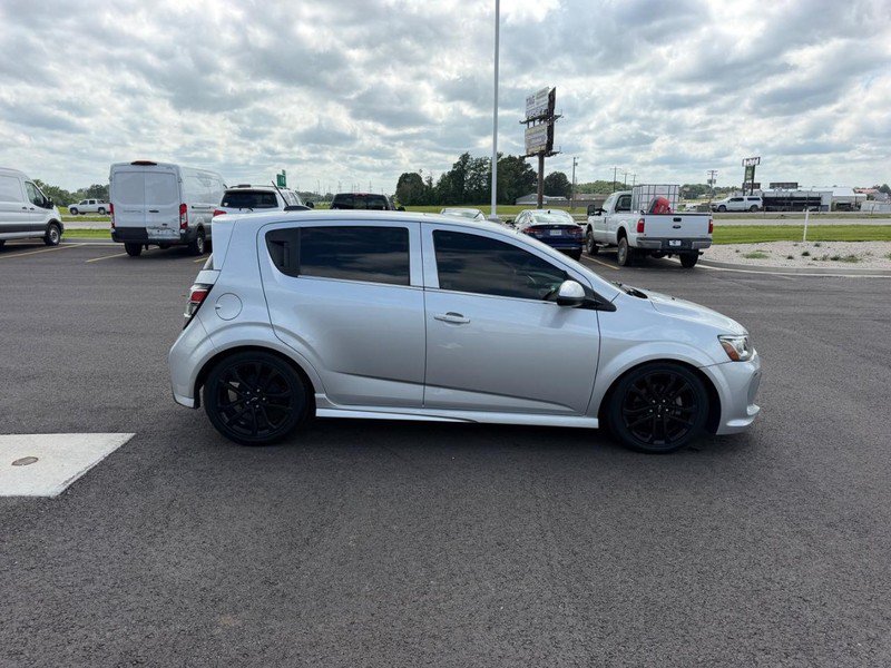 Used 2018 Chevrolet Sonic LT w/ Fun and Sun Package FWD image 4
