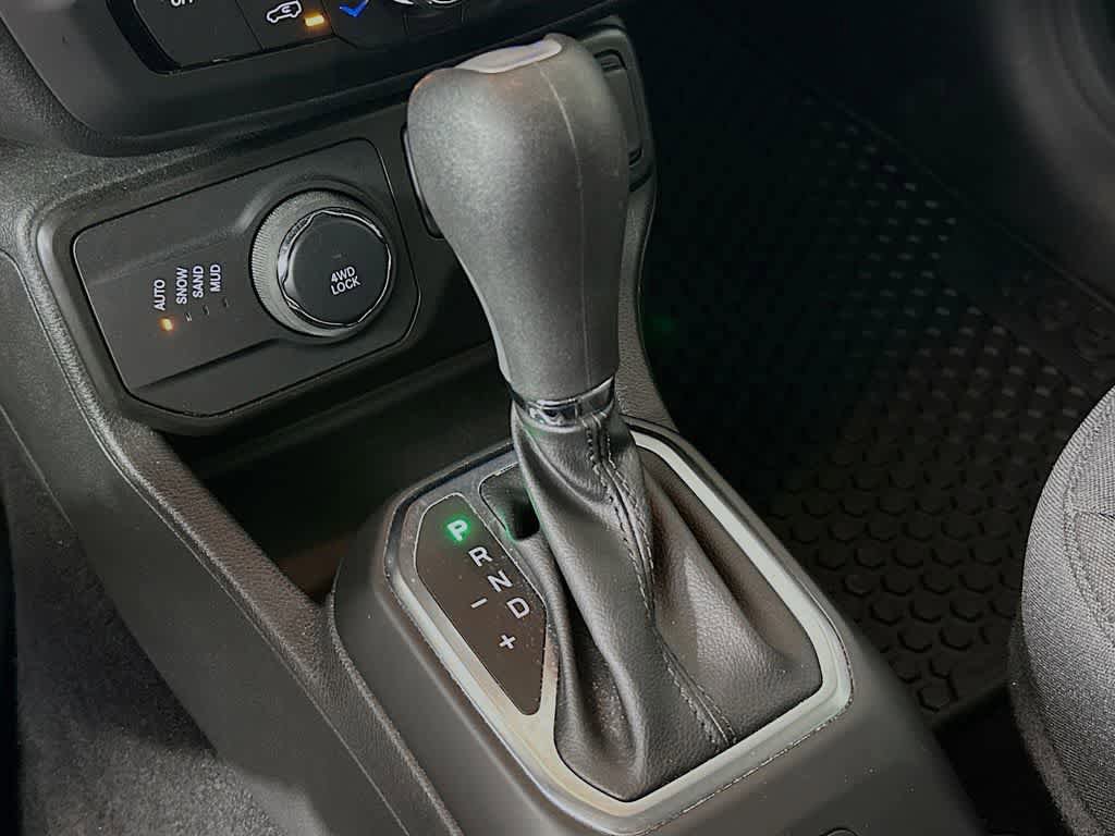 Used 2023 Jeep Renegade Latitude AWD/4WD image 18