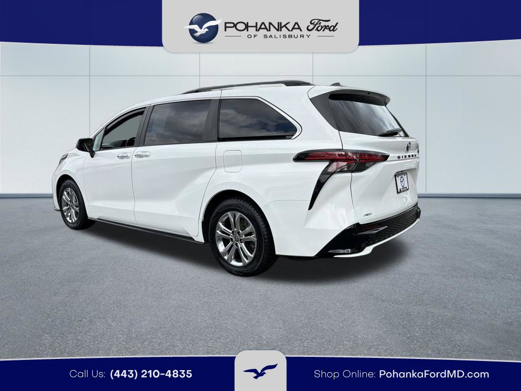 Used 2023 Toyota Sienna XSE w/ XSE Plus Package AWD/4WD image 7