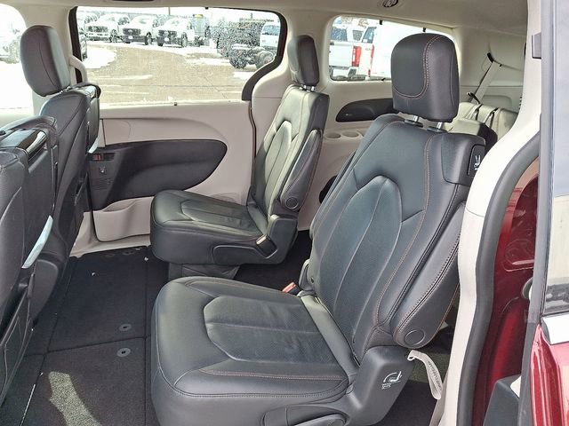 Used 2020 Chrysler Pacifica Touring-L Plus image 11