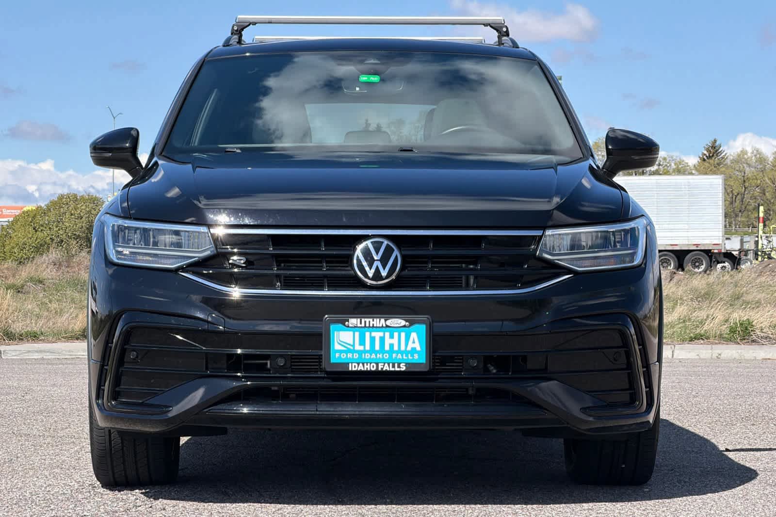Used 2023 Volkswagen Tiguan SE R-Line AWD/4WD image 8