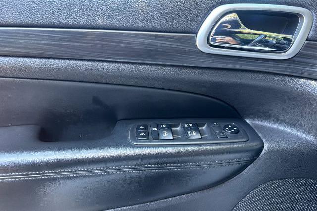 Used 2019 Jeep Grand Cherokee Altitude AWD/4WD image 13