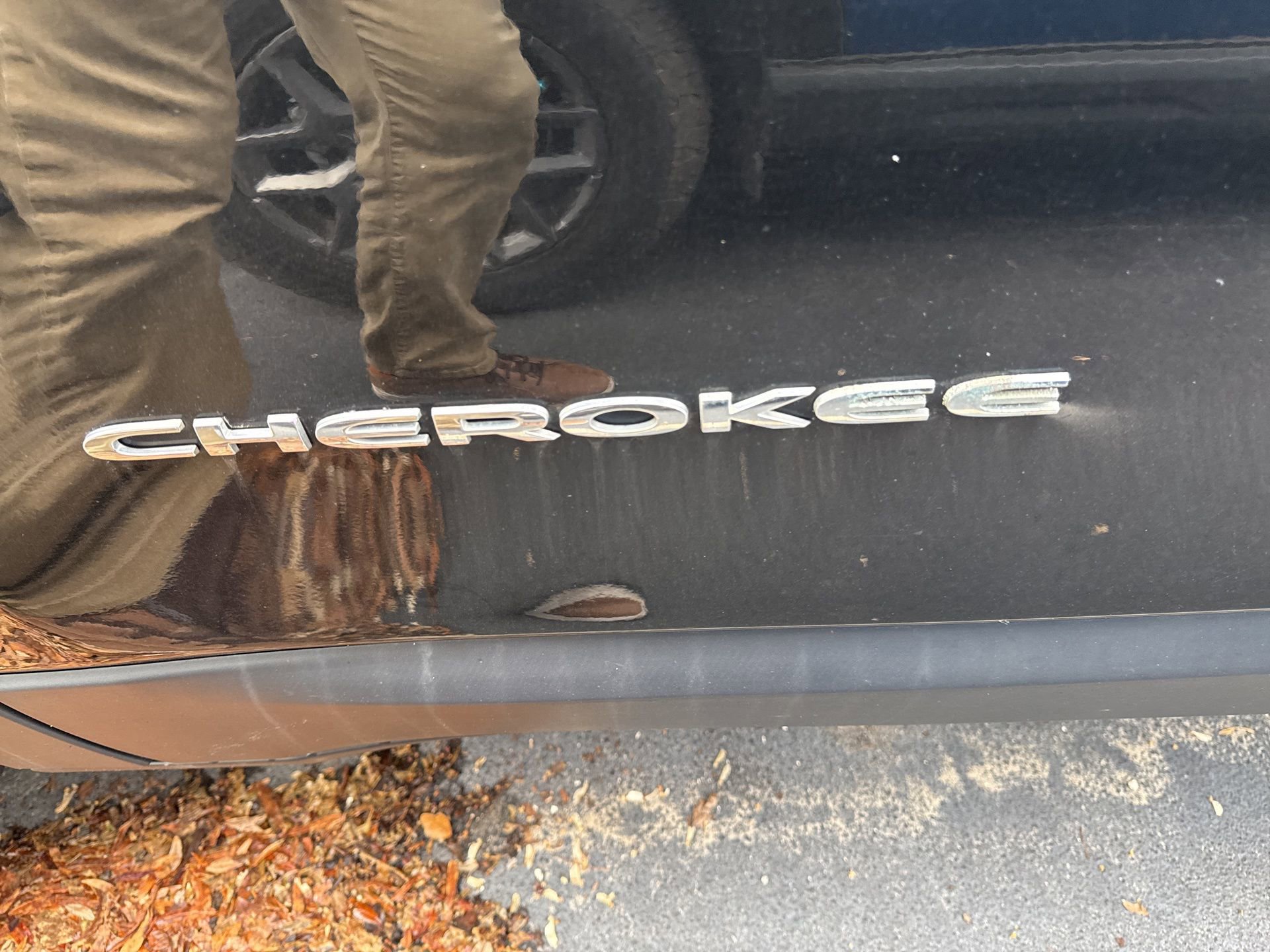 Used 2019 Jeep Cherokee Latitude Plus w/ Cold Weather Group image 17