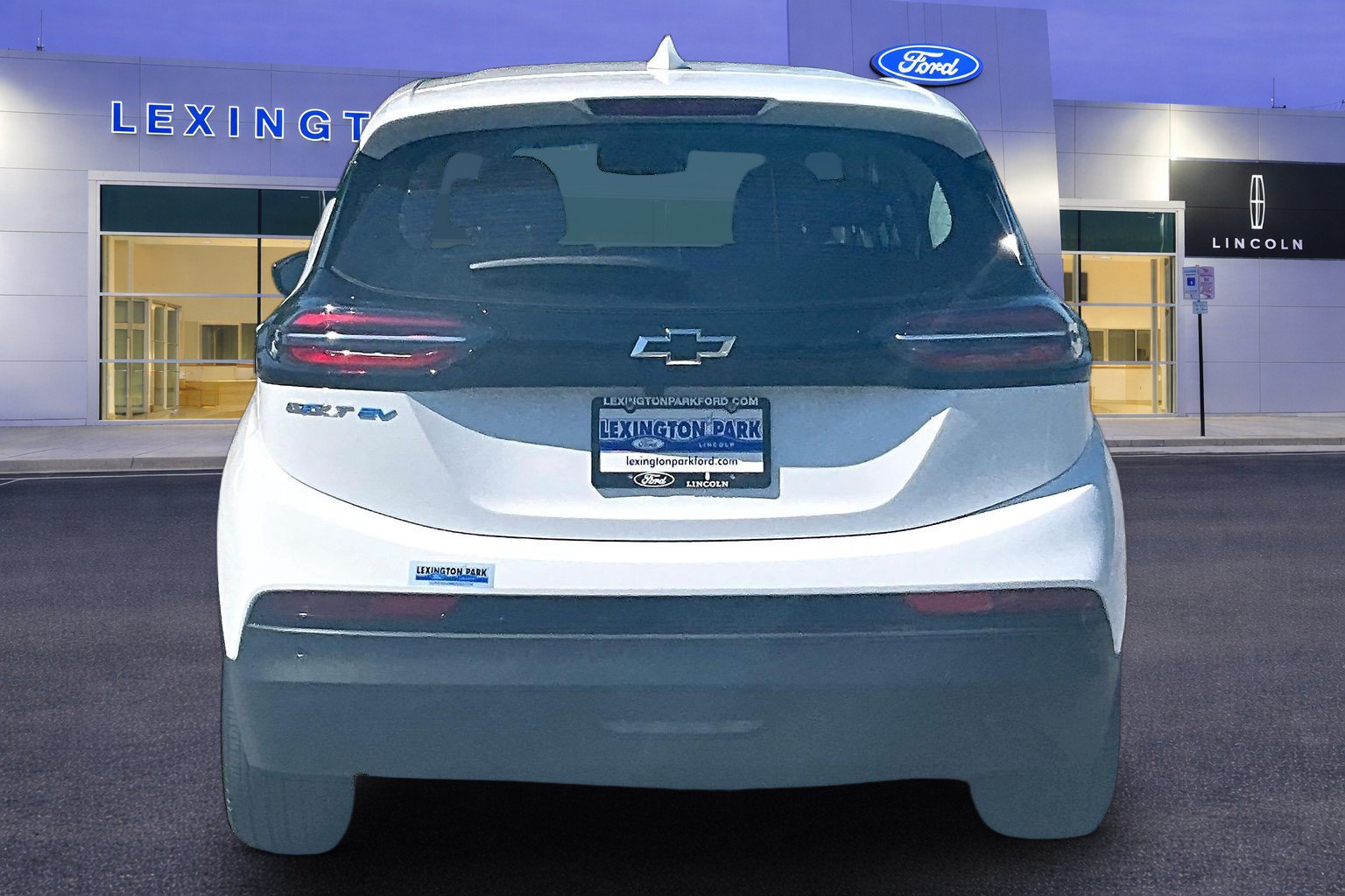 Used 2023 Chevrolet Bolt LT w/ Infotainment Package FWD image 6