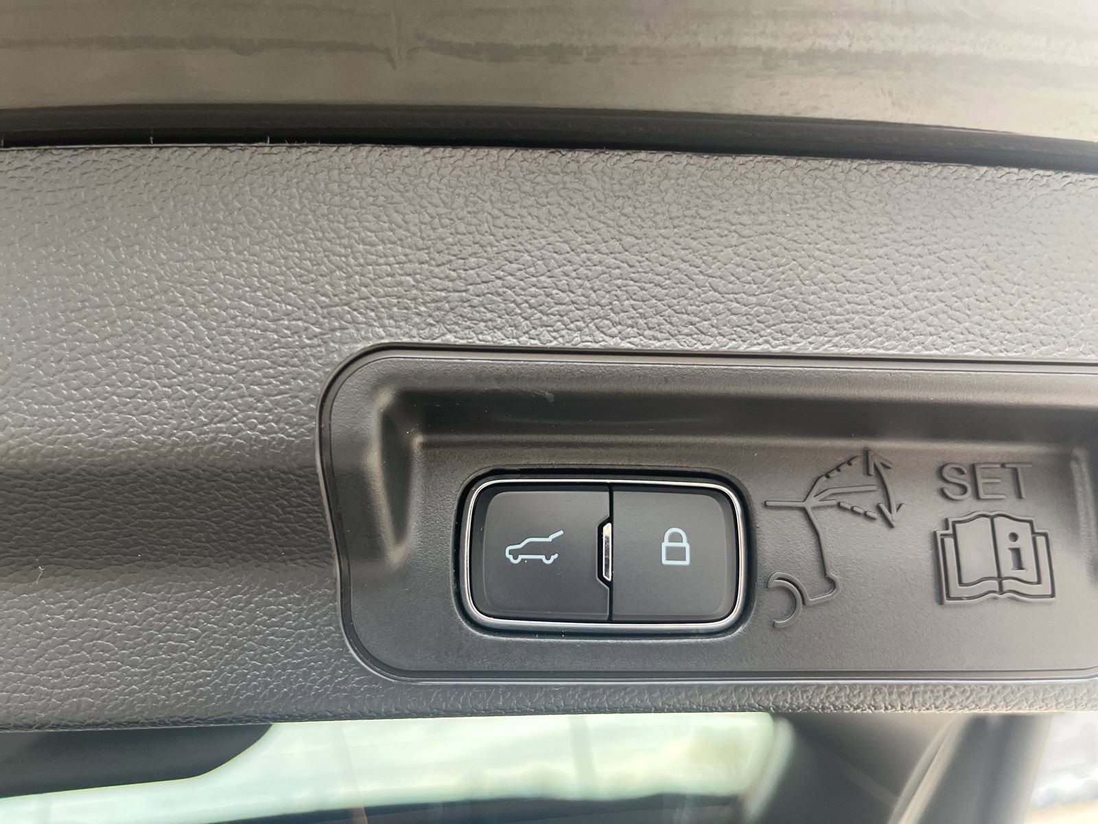 Certified 2024 Ford Explorer XLT AWD/4WD image 14