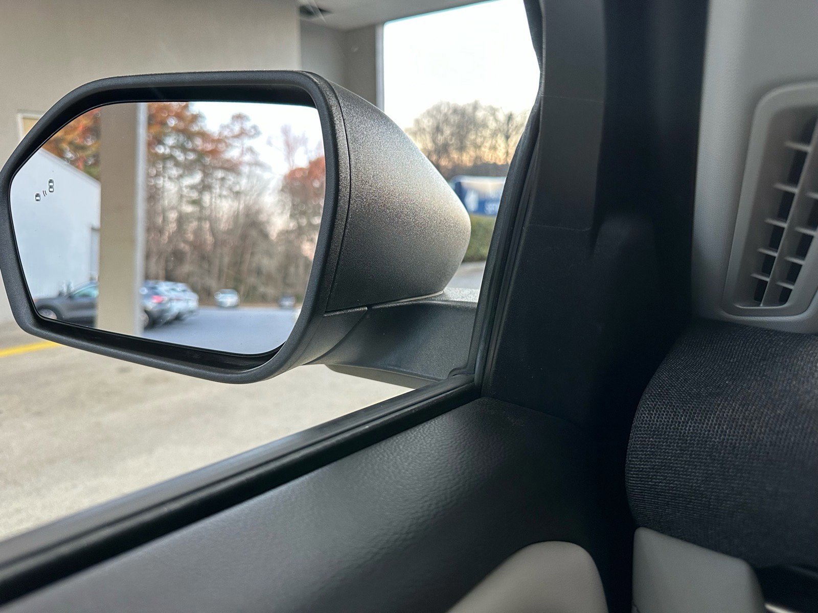 Certified 2025 Ford Explorer Active w/ Active Comfort Package image 46