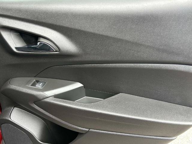 Used 2025 Chevrolet Trax RS w/ Driver Confidence Package FWD image 21
