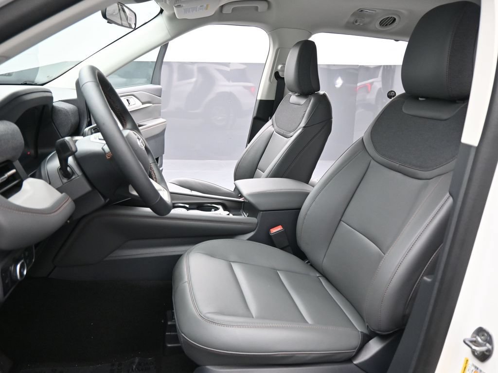 Certified 2025 Ford Explorer Active RWD image 8