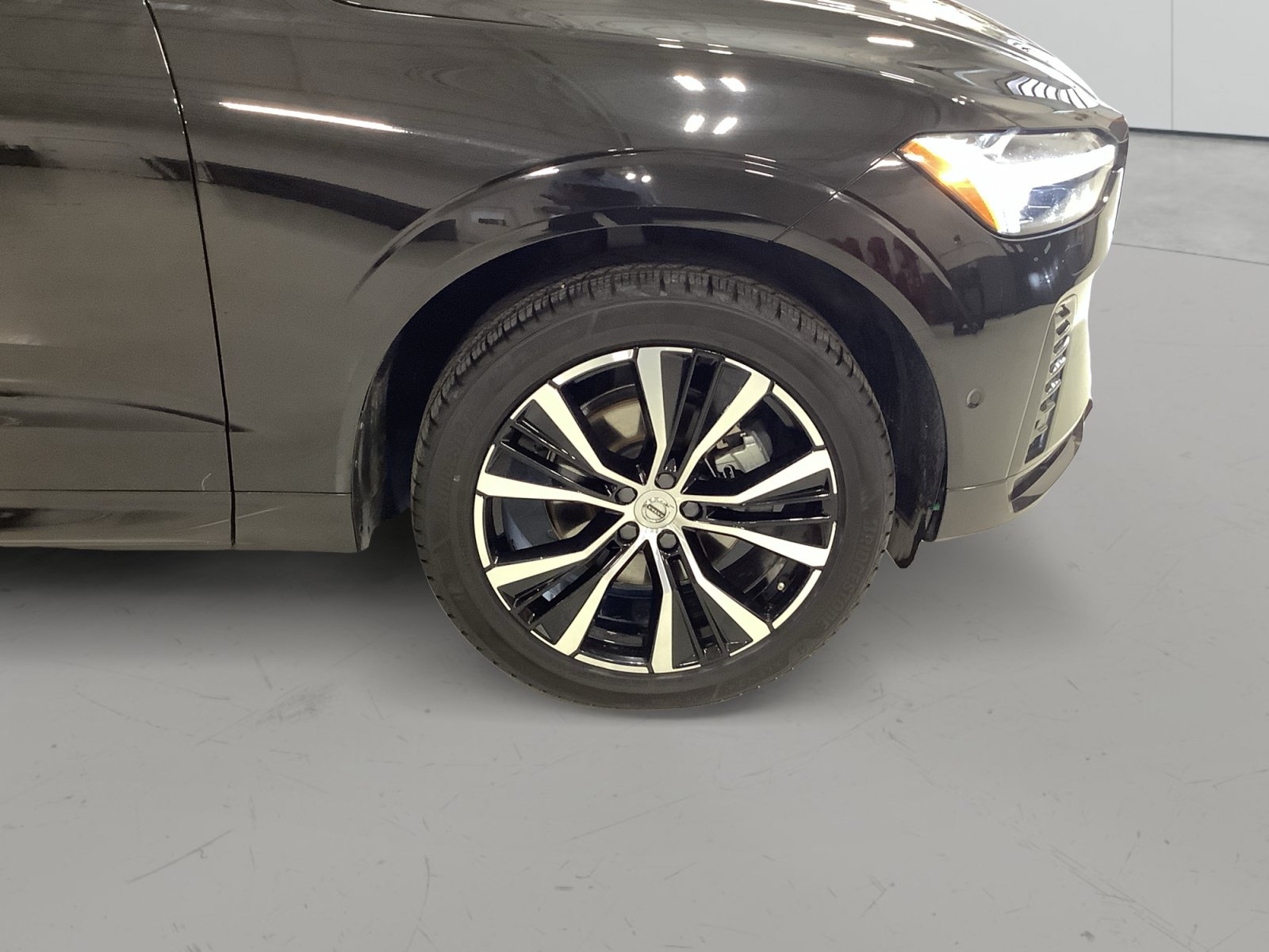 Used 2024 Volvo XC60 B5 Plus w/ Protection Package Premier AWD/4WD image 10