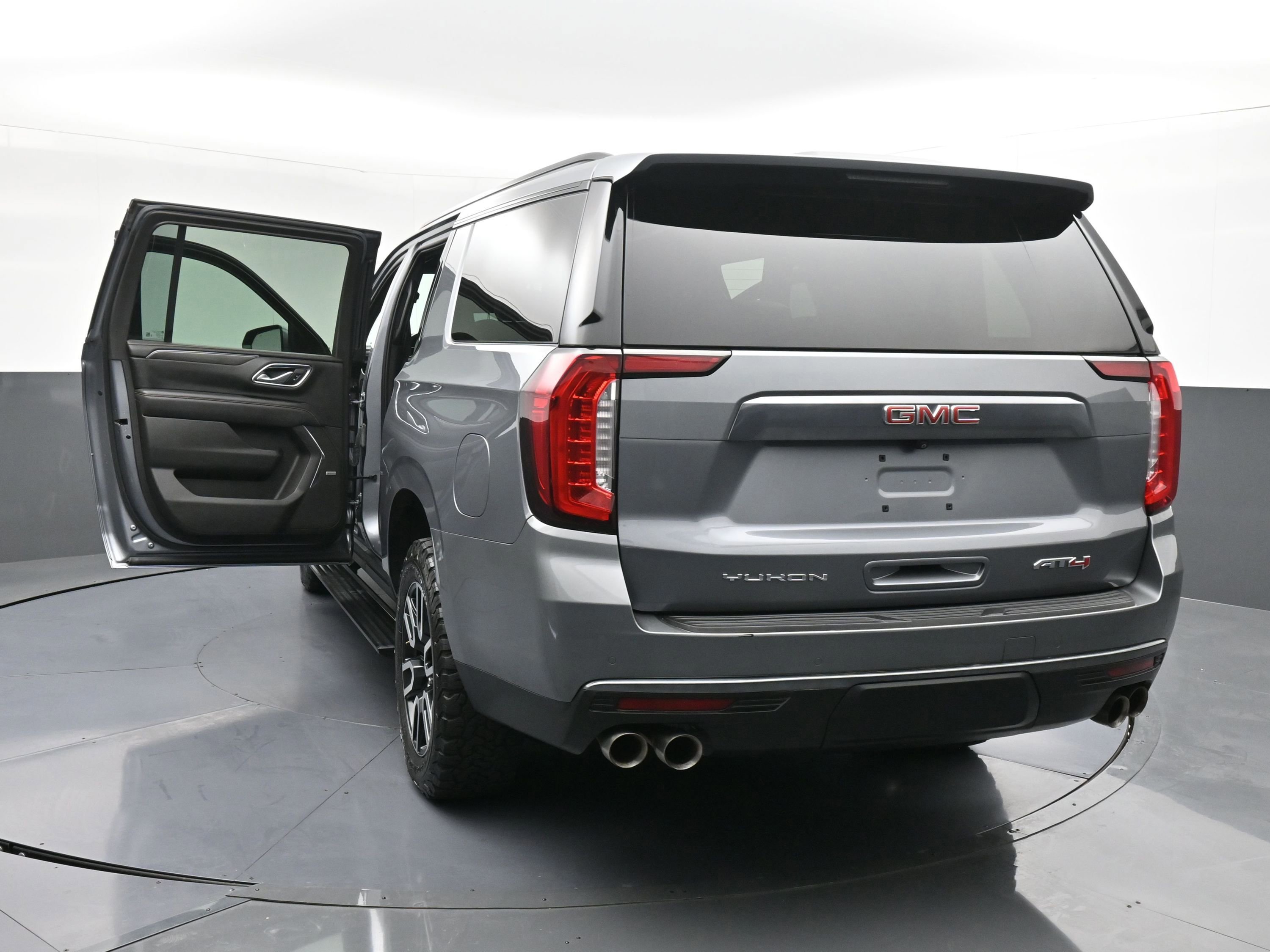Used 2022 GMC Yukon XL AT4 image 52
