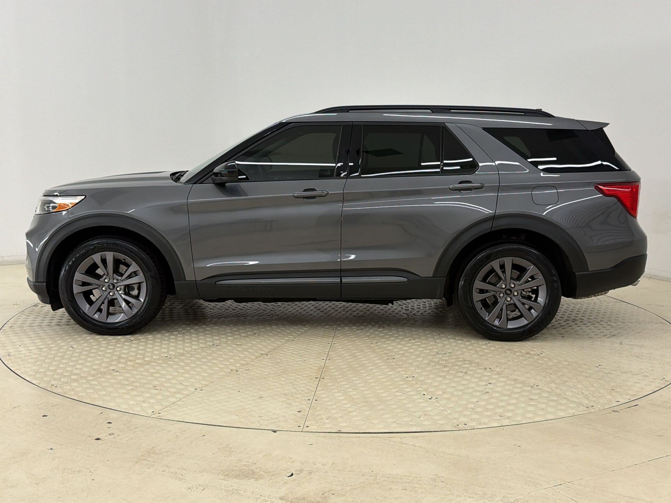 Certified 2023 Ford Explorer XLT w/ Equipment Group 202A RWD image 2