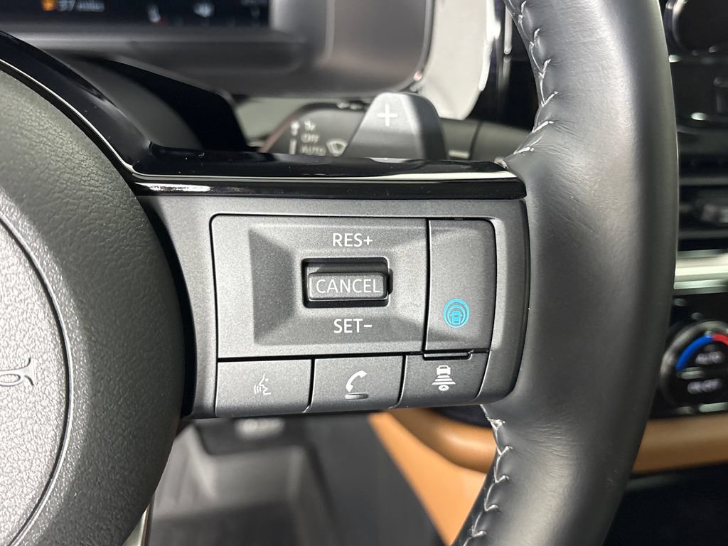 Used 2025 Nissan Pathfinder Platinum w/ Black Appearance Package FWD image 18