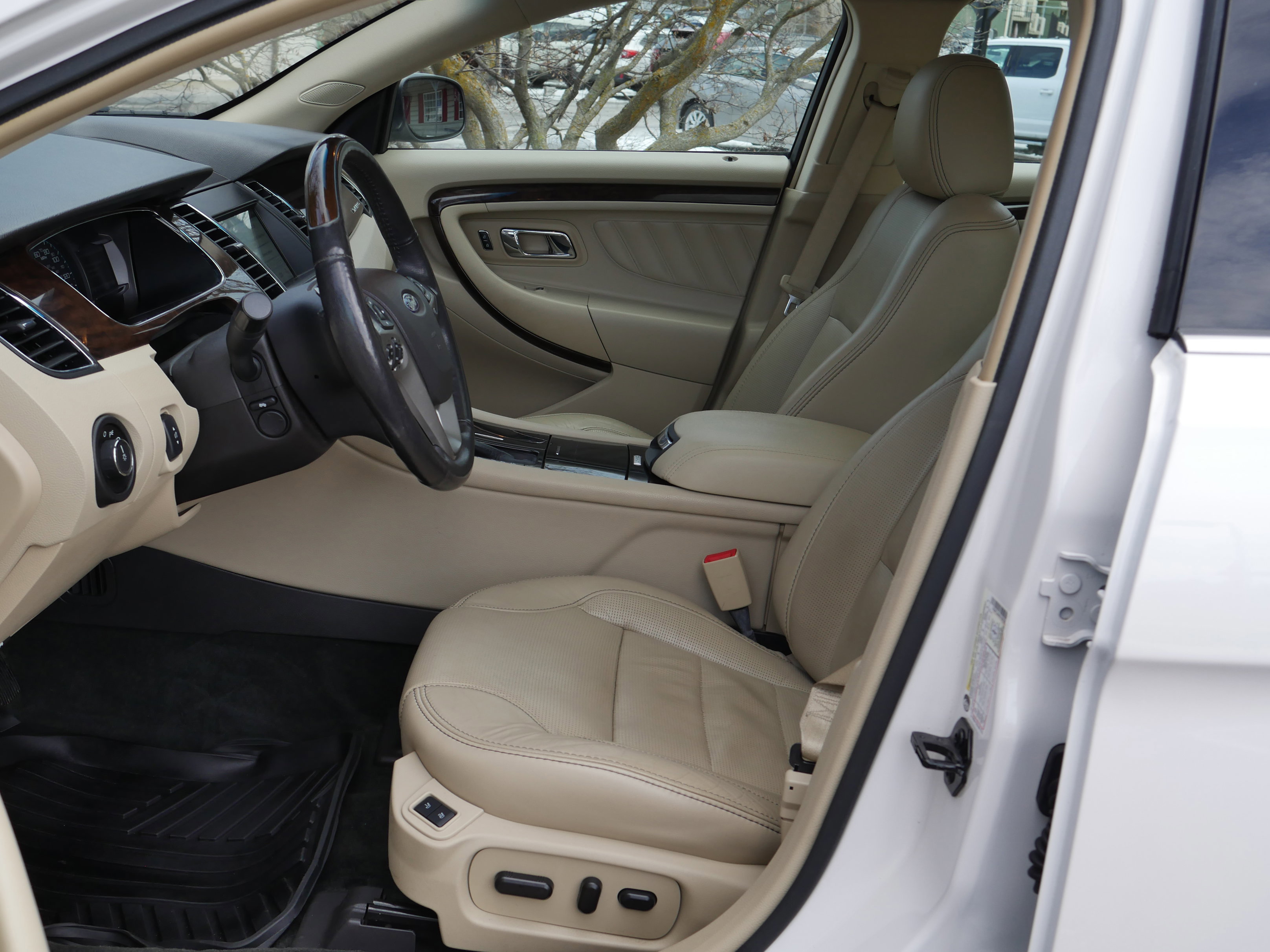 Certified 2017 Ford Taurus Limited image 9