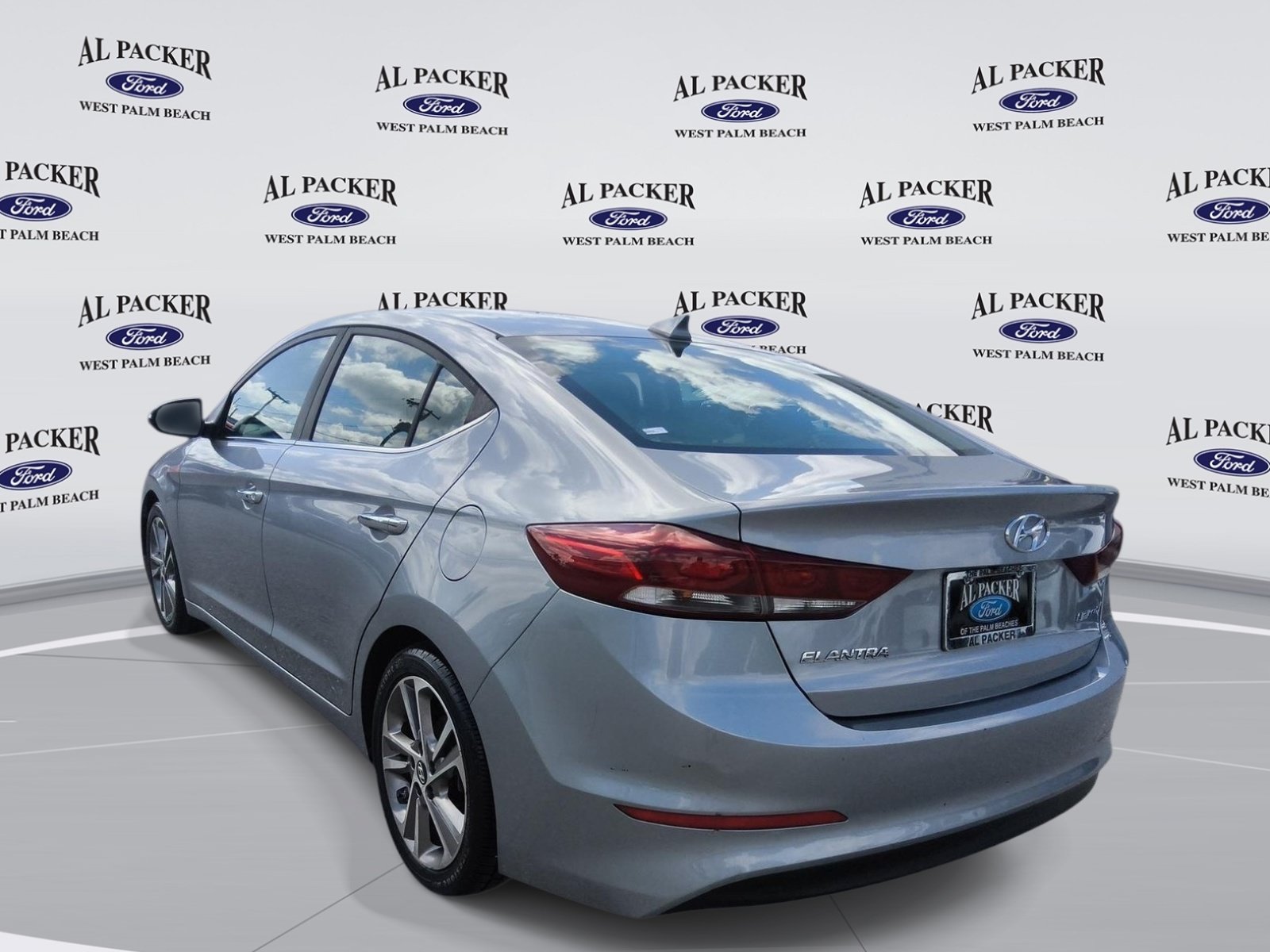 Used 2017 Hyundai Elantra Limited w/ Limited Tech Package 04 FWD image 4