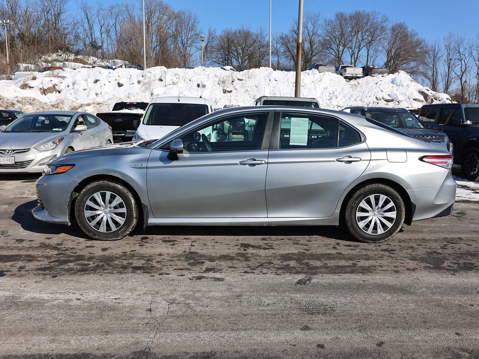 Used 2020 Toyota Camry LE image 6