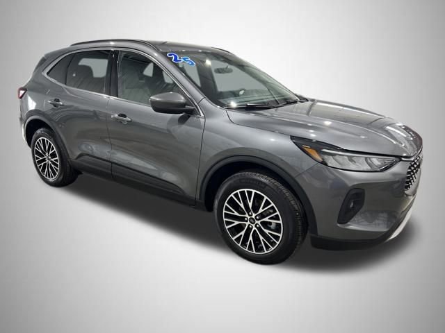 Certified 2025 Ford Escape SE w/ Class II Trailer Tow Package image 7