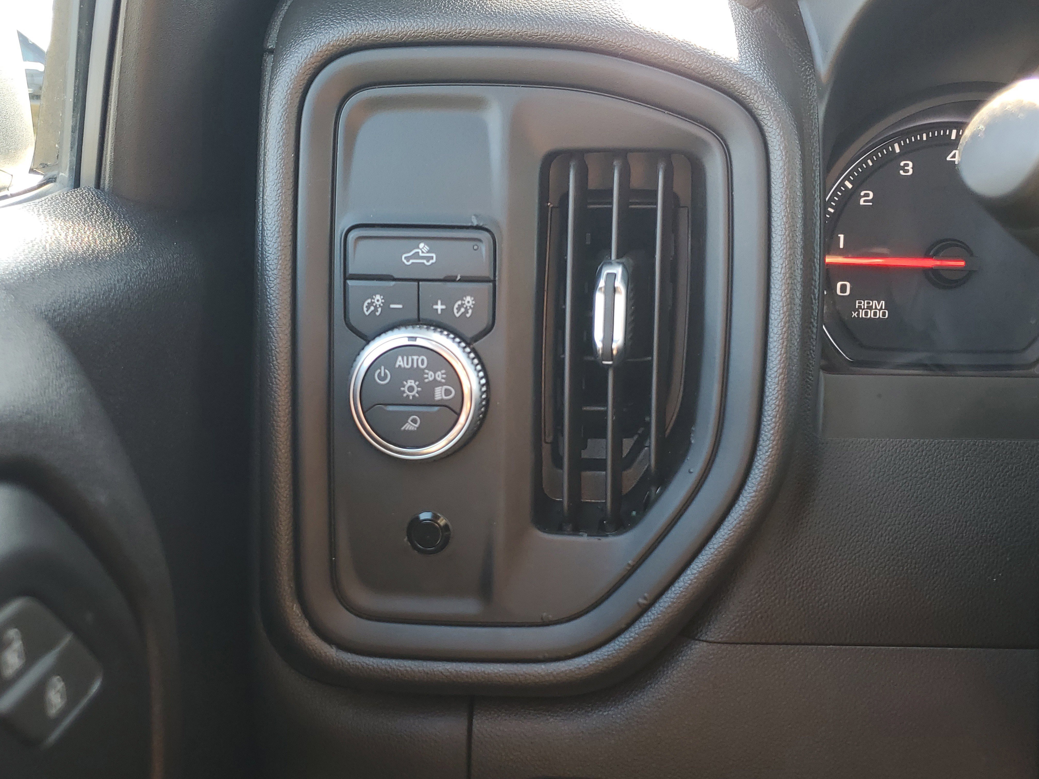 Used 2020 GMC Sierra 1500 w/ Sierra Value Package image 27