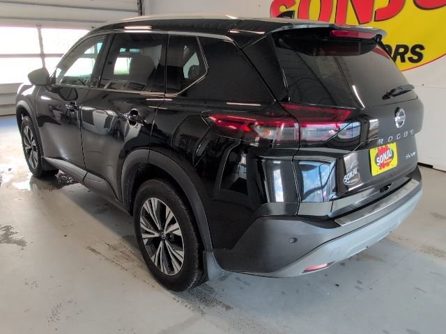 Used 2021 Nissan Rogue SV image 3