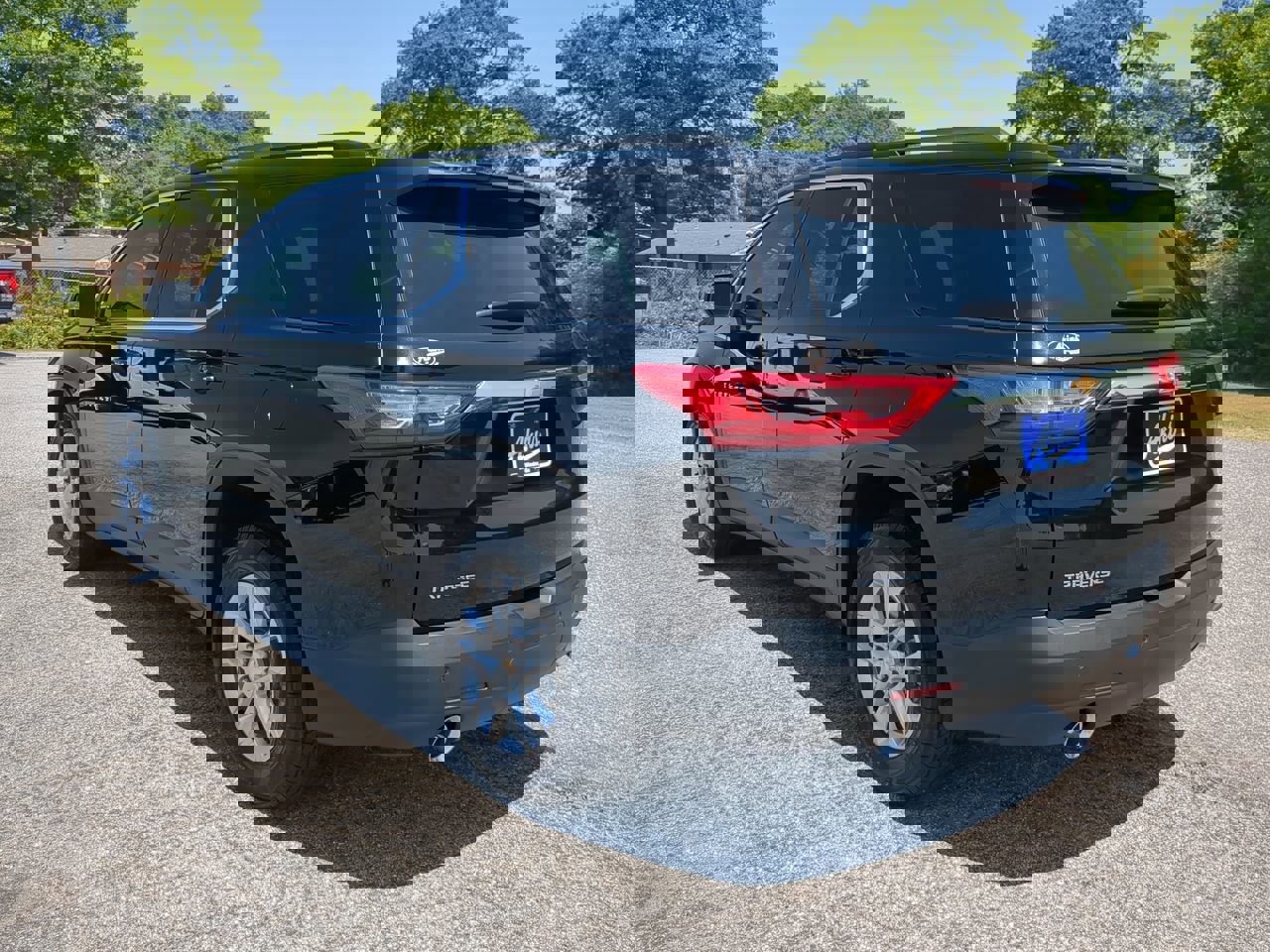 Used 2021 Chevrolet Traverse LT image 2