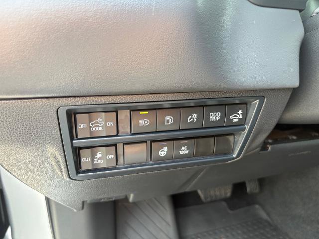 Used 2024 Toyota Tundra Platinum AWD/4WD image 14