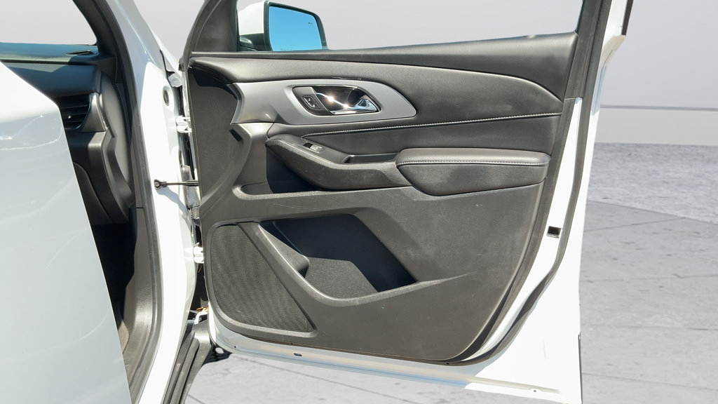 Used 2023 Chevrolet Traverse LT FWD image 23