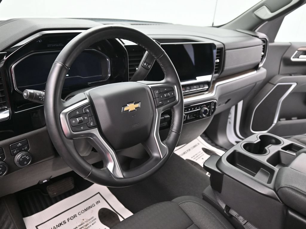 Used 2025 Chevrolet Silverado 1500 LT AWD/4WD image 15