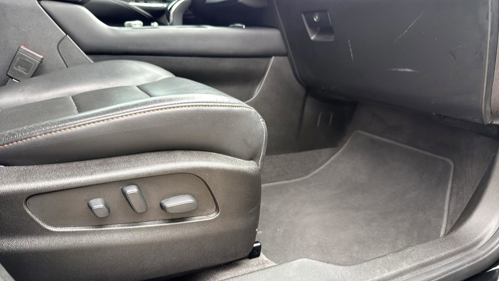 Used 2022 Cadillac XT4 Sport w/ Comfort Package image 25