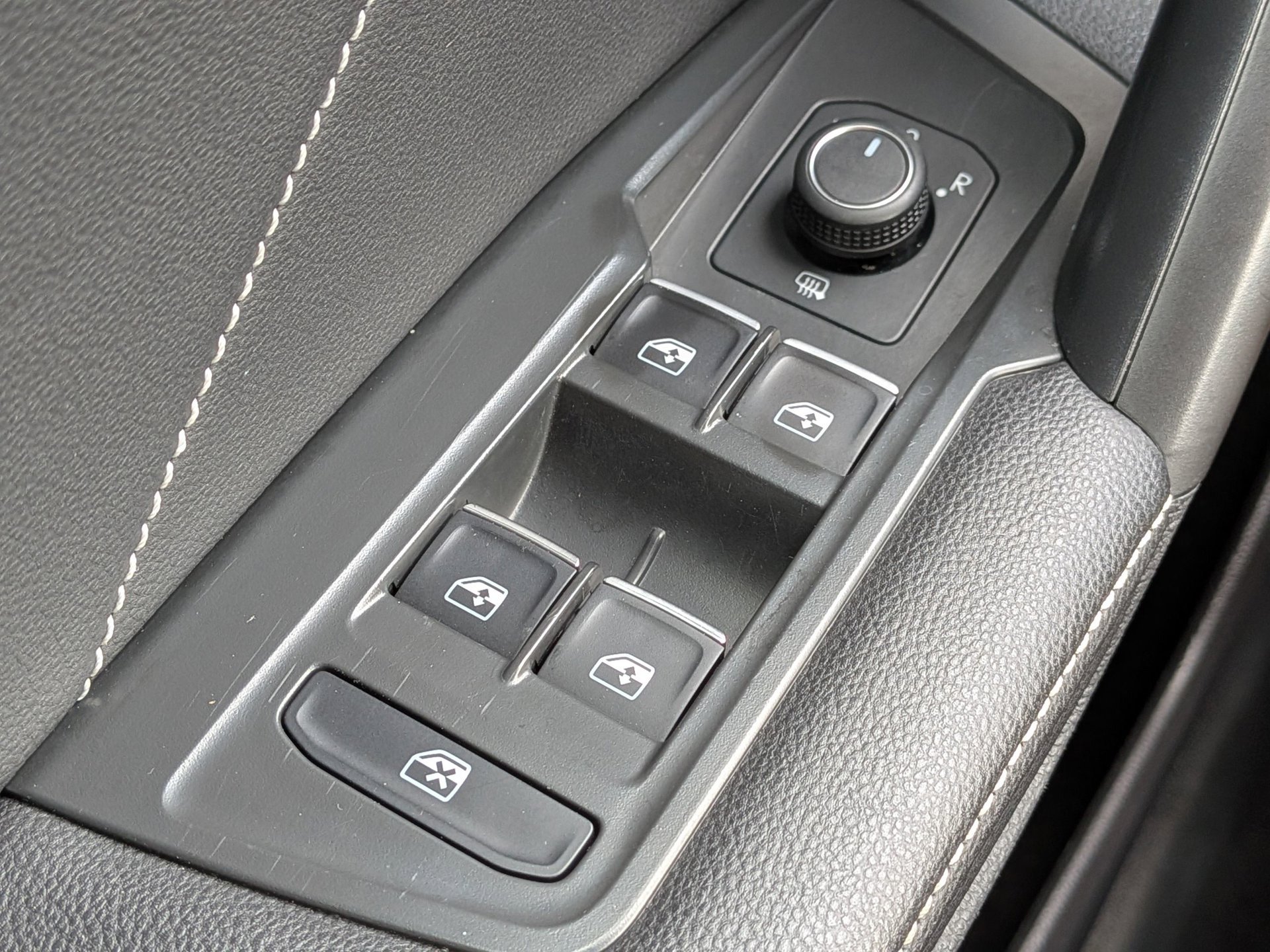 Used 2024 Volkswagen Tiguan SE FWD image 25