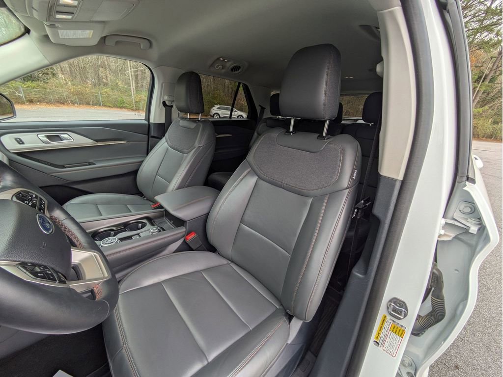 Certified 2025 Ford Explorer Active w/ Active Comfort Package image 23