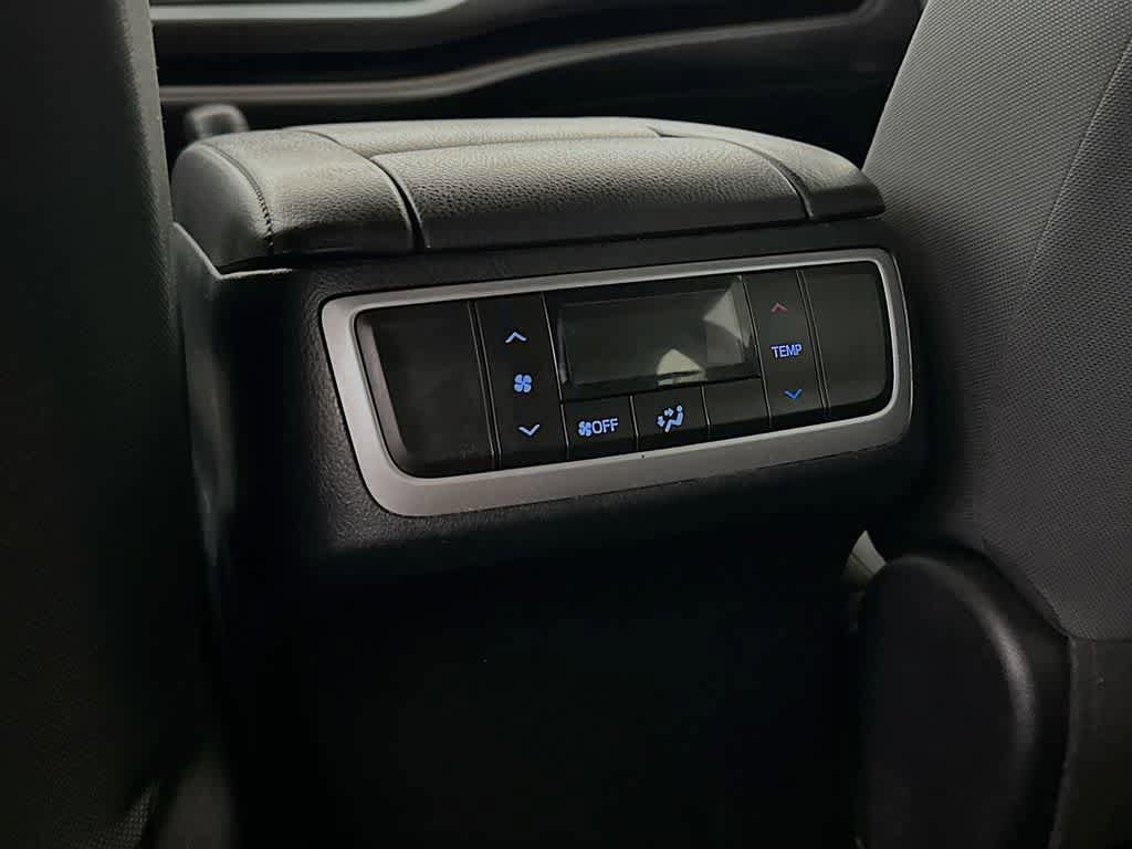 Used 2018 Toyota Highlander LE w/ Carpet Mat Package (TMS) AWD/4WD image 13