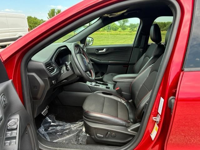 Certified 2023 Ford Escape ST-Line Select w/ Tech Pack #2 AWD/4WD image 4