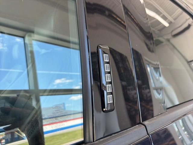 Certified 2021 Ford F250 Lariat w/ Lariat Ultimate Package AWD/4WD image 3