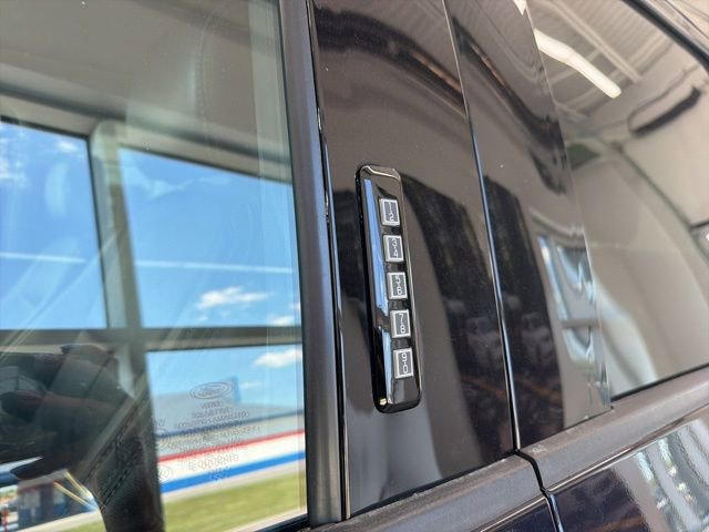 Certified 2021 Ford F250 Lariat w/ Lariat Ultimate Package AWD/4WD image 3