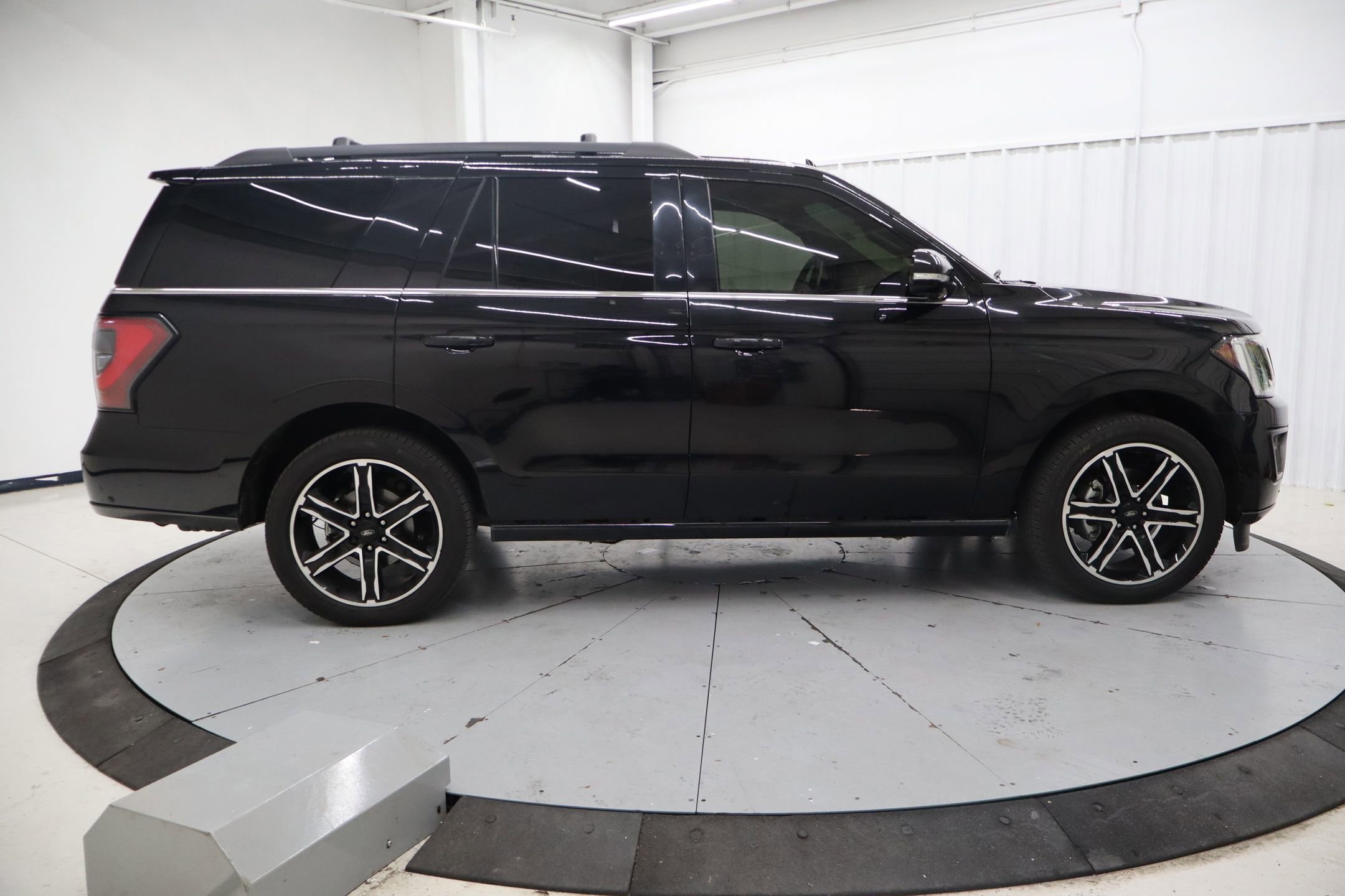 Certified 2020 Ford Expedition Limited image 8