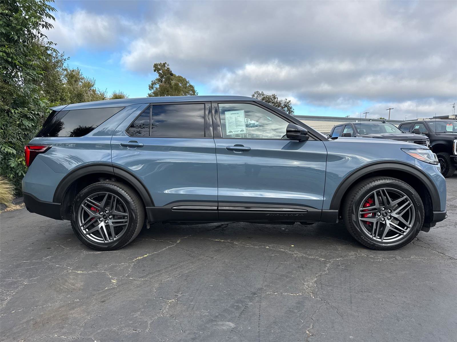 Certified 2025 Ford Explorer ST AWD/4WD image 7