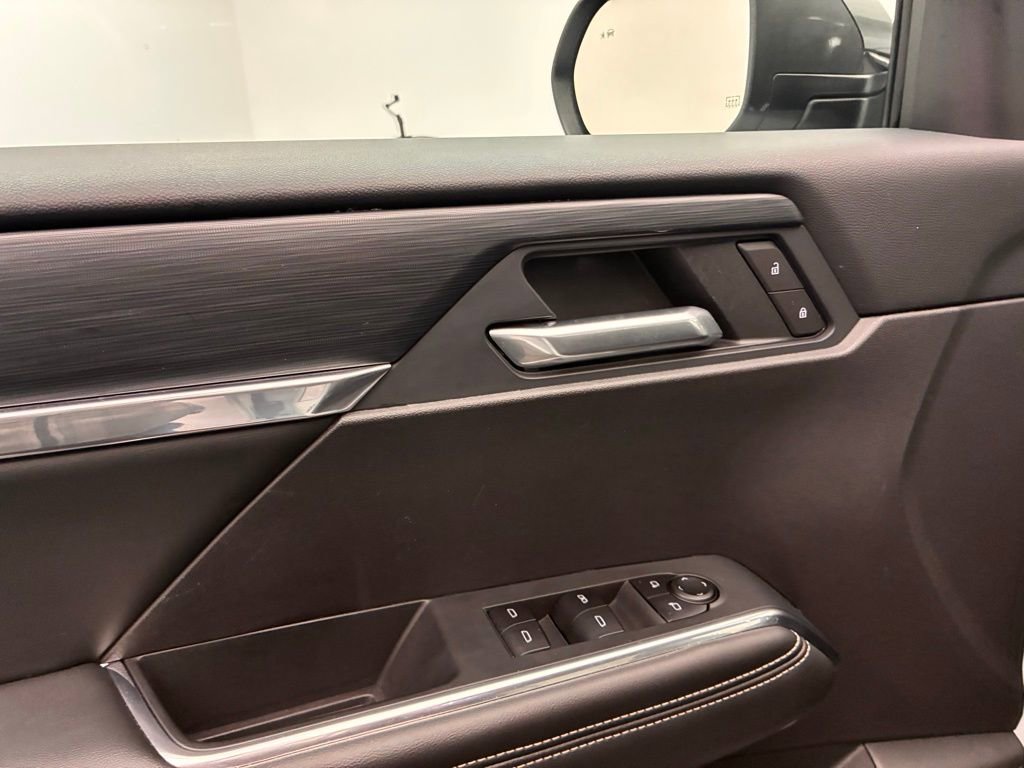 Used 2025 GMC Acadia Elevation image 15