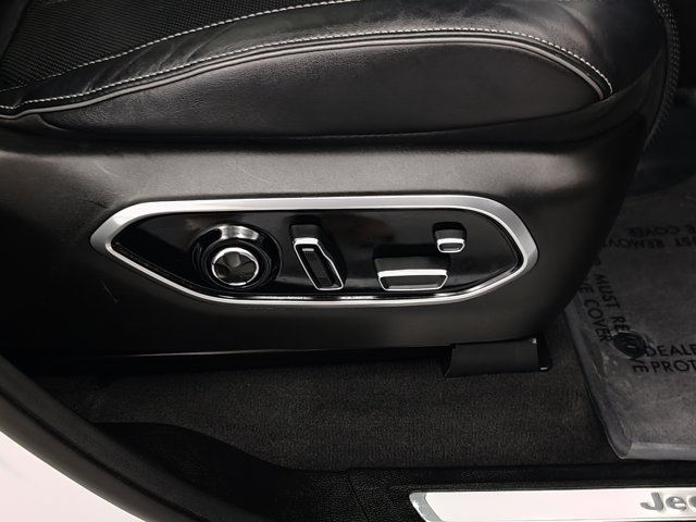 Used 2022 Jeep Grand Cherokee L Overland w/ Luxury Tech Group IV AWD/4WD image 27
