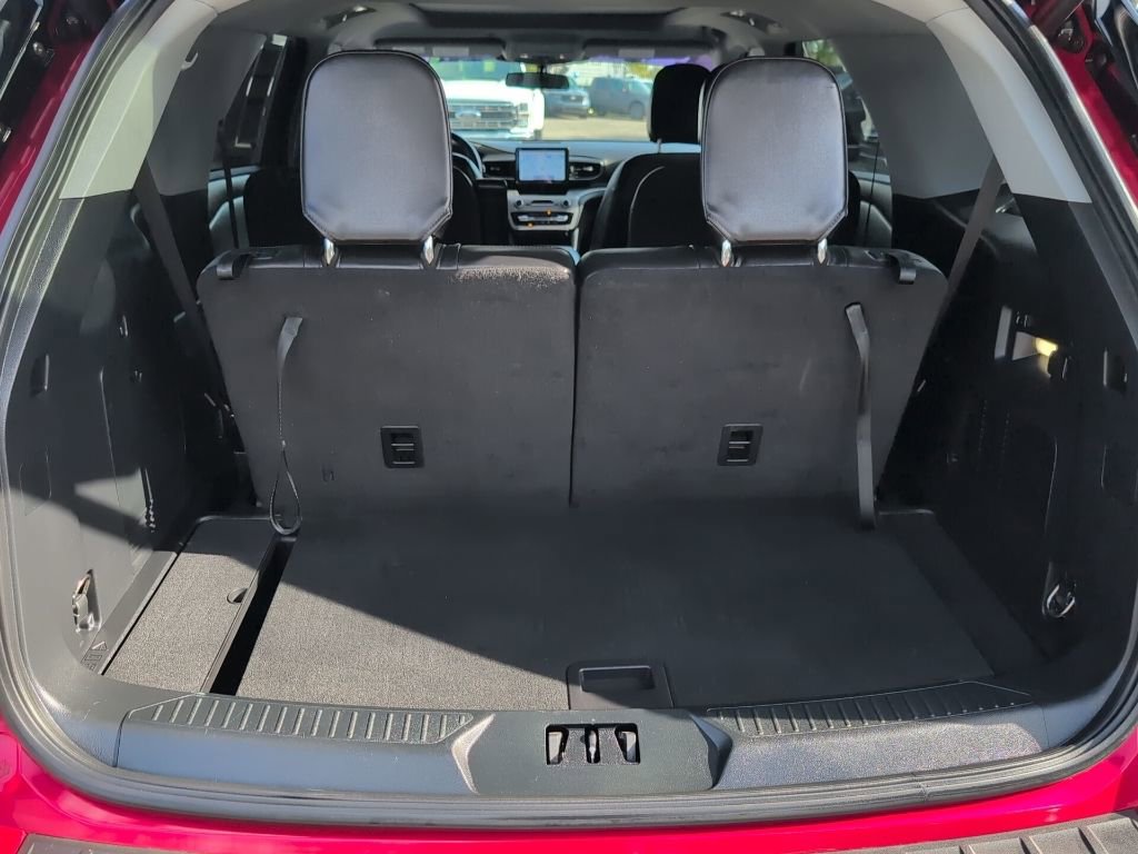 Certified 2022 Ford Explorer XLT w/ Equipment Group 202A image 13