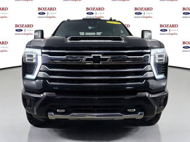 Used 2024 Chevrolet Silverado 2500 High Country w/ High Country Premium Package AWD/4WD image 2