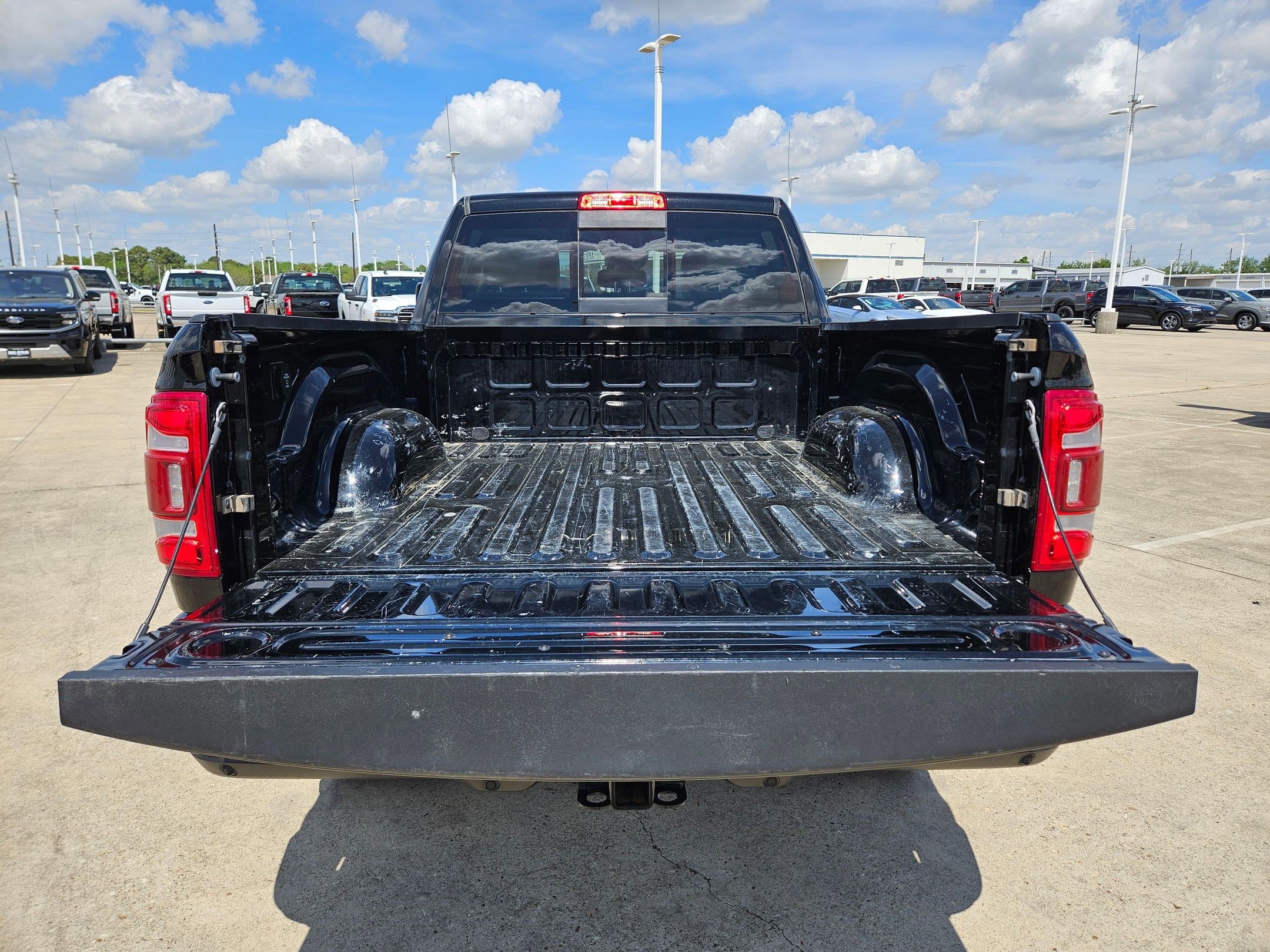 Used 2024 RAM 2500 Laramie w/ Safety Group AWD/4WD image 31