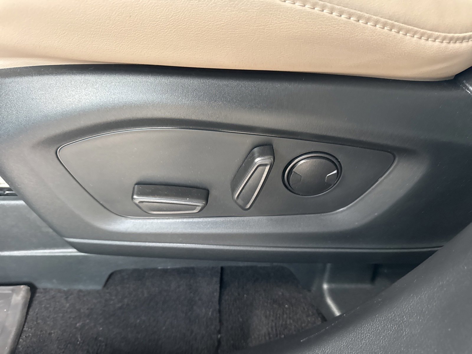 Certified 2023 Ford Explorer XLT w/ Equipment Group 202A image 26