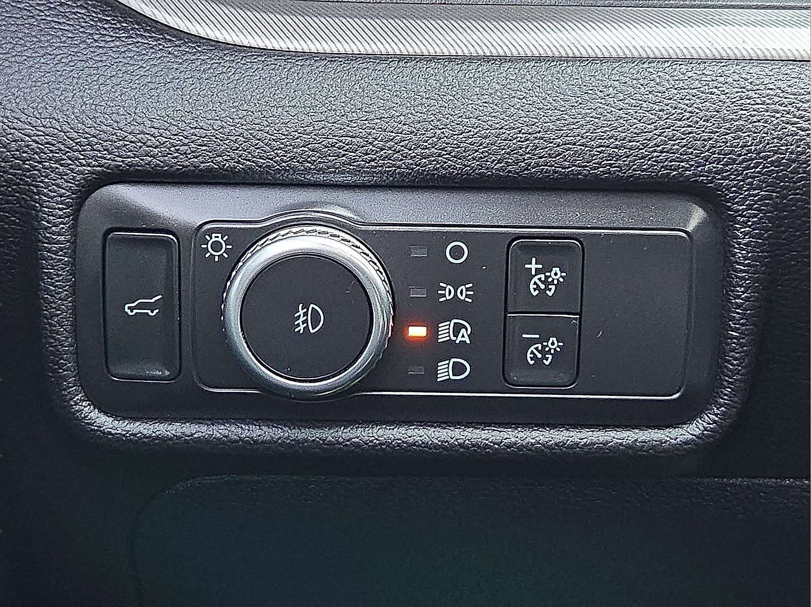 Certified 2021 Ford Explorer XLT w/ Equipment Group 202A image 21