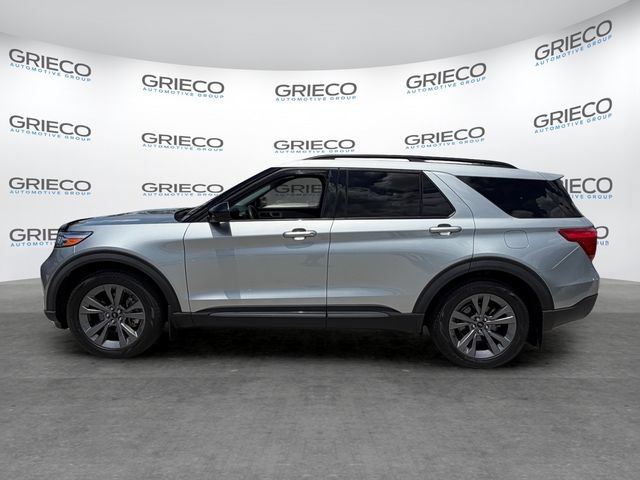 Certified 2023 Ford Explorer XLT w/ Equipment Group 202A RWD image 4