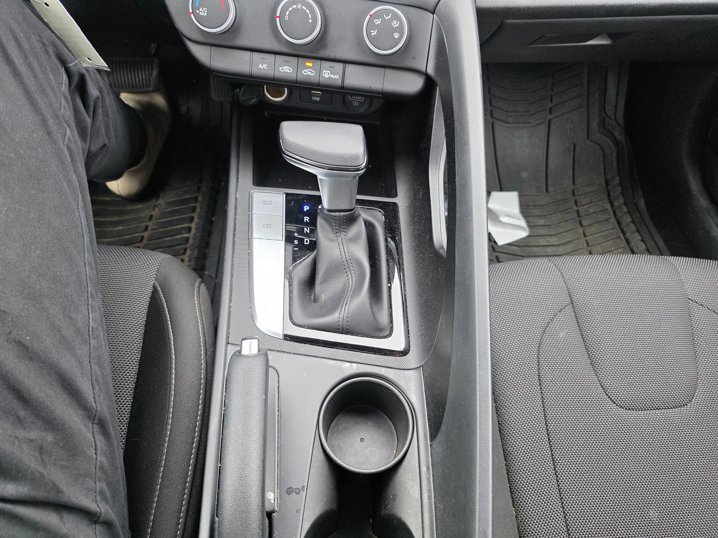 Used 2023 Hyundai Elantra SE FWD image 11