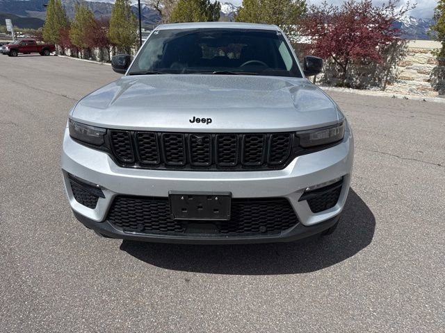 Used 2023 Jeep Grand Cherokee Limited w/ Luxury Tech Group II AWD/4WD image 13