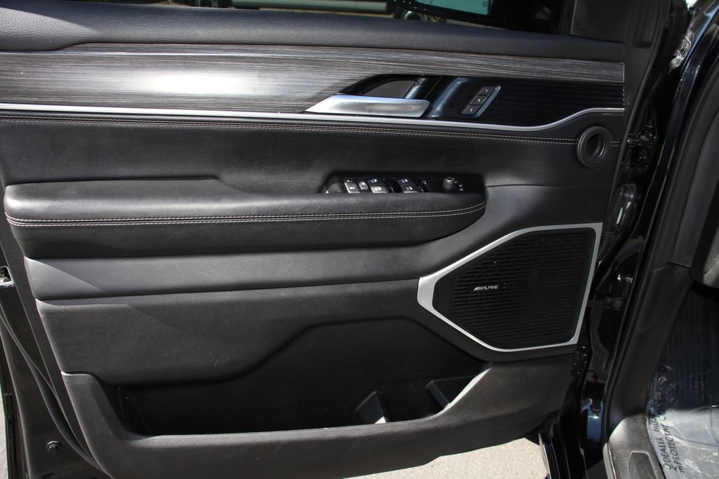 Used 2024 Jeep Wagoneer L Series II image 22